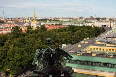 St. Isaac Katedrali 'nin manzarası Sankt Petersburg, Rusya.