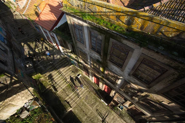 ポルトガルのポルト 2020年1月25日 市内中心部の通りの一番上のビュー ポルトはしばしば北の首都と呼ばれ 市は2012年 2014年 2017年の欧州最高の目的地賞を受賞した — ストック写真