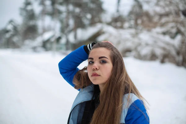 Tini Lány Portré Parkban Havas Télen — Stock Fotó