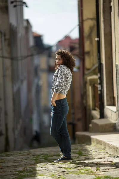 Jeune Femme Asiatique Pose Pour Séance Photo Dans Vieux Centre — Photo