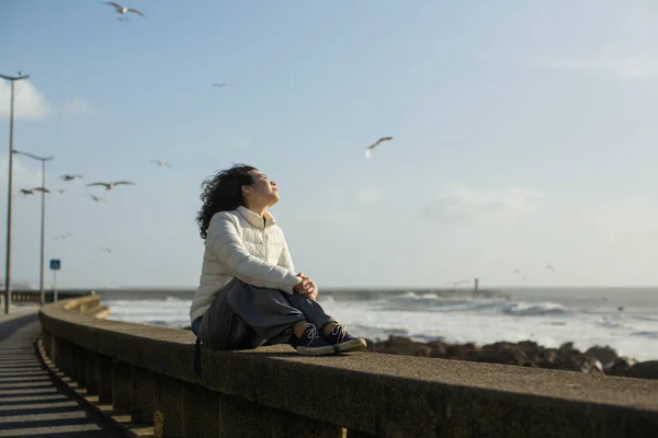 Beautiful Multicultural Asian Woman Sits Waterfront Surf Gulls Mixed Race — Stock Photo, Image