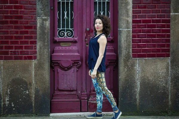 Young Multicultural Woman Poses Streets Old Porto Portugal — Stock Photo, Image