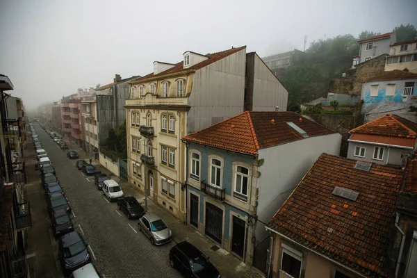 Жилые Здания Туманную Погоду Порту Португалия — стоковое фото