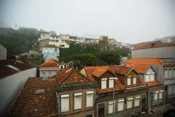 Edificios Residenciales Con Tiempo Brumoso Oporto Portugal — Foto de Stock