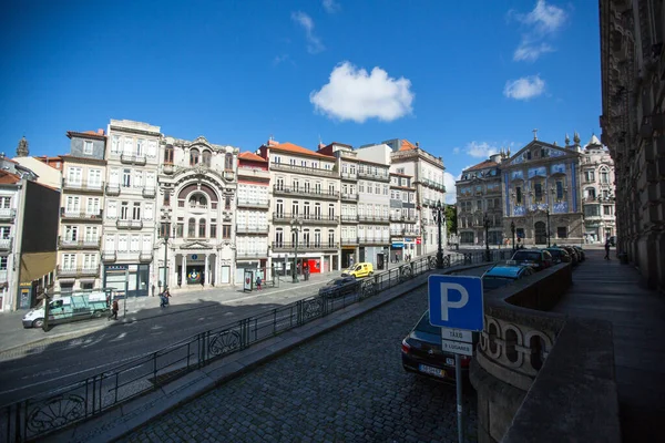 ポルトガルのポルト エイプリル社2020年28日 コロナウイルス流行中のポルトのダウンタウン ポルトガル議会は非常事態を2020年5月2日まで延長した — ストック写真