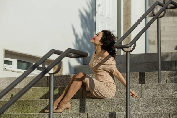 Mujer Asiática Multicultural Una Calle Centro Ciudad Oporto Portugal — Foto de Stock