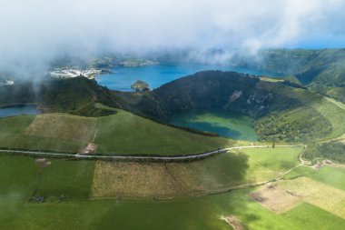 San Miguel Adası, Azores, Portekiz 'deki Sete Cidades' te Boca do Inferno gölleri.