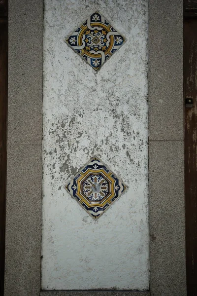 Традиционная Стена Старой Черепицы Окрашенная Оловянным Покрытием Керамическая Плитка Ahlejos — стоковое фото