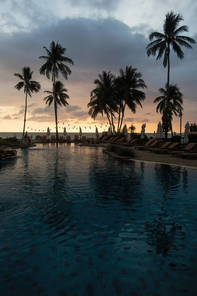 Palmeiras Incrível Praia Mar Tropical Durante Pôr Sol — Fotografia de Stock