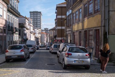 PORTO, PORTUGAL - 21 Mayıs 2020: Küresel covid-19 koronavirüs salgınıyla ilgili olarak neredeyse iki aylık karantinadan sonra Portekiz, kısıtlamaları yavaş yavaş kaldırmaya başlıyor..