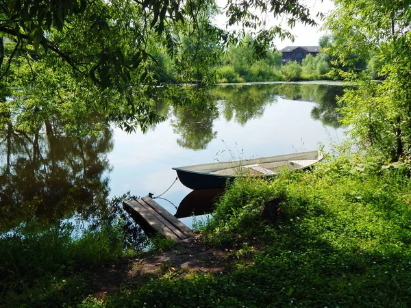 Pereslavl nehre eski bir teknede '-Zalessky, Rusya Federasyonu — Stok fotoğraf