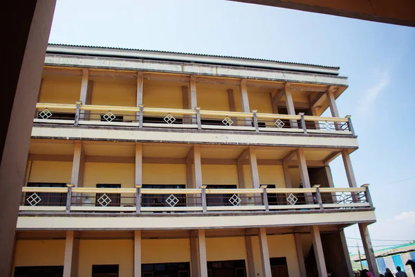 Three Story Building — Stock Photo, Image