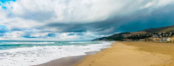 Castelldefels beach fırtınalı bir gün sonra