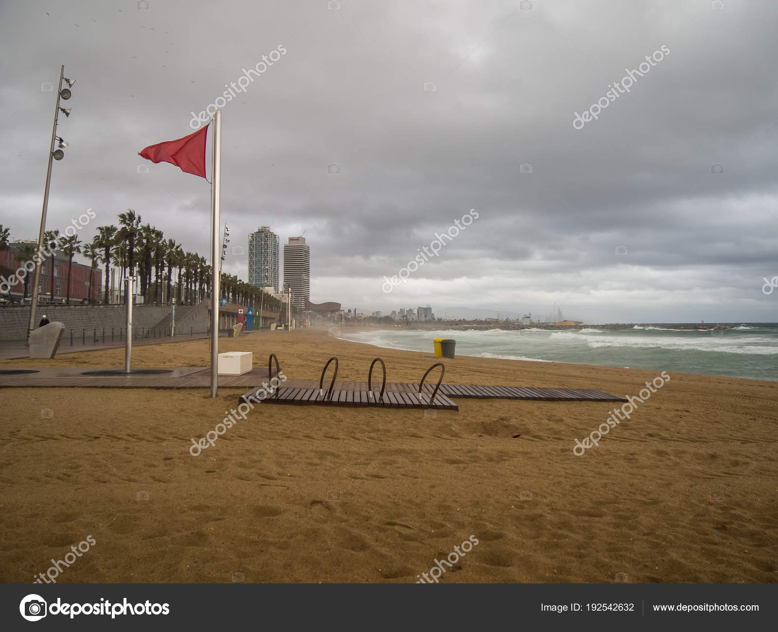 барселона испания 11 апреля 2018image пляж барселоны