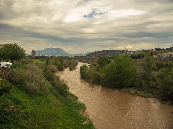 görüntü fırtınalar tarafından neden olduğu sel sonra llobregat Nehri