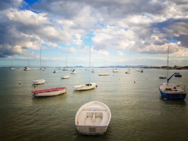 Bateaux de pêche et de loisirs dans la Mar Menor — Photo