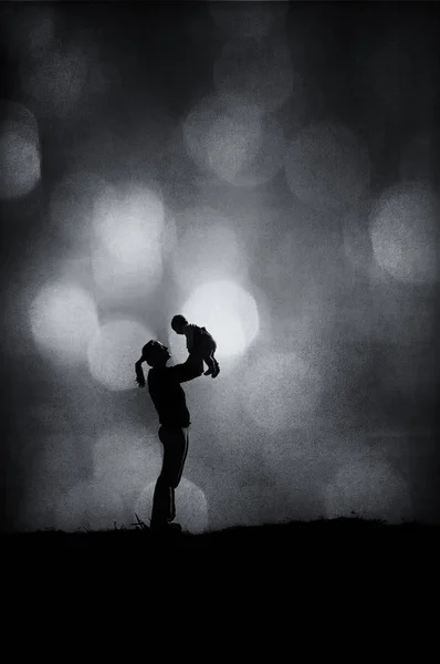 Anne ve oğlu zevk ve soyut resim ve kolay arka ışık onların aşık gösteren düzenlemek ve kesmek için