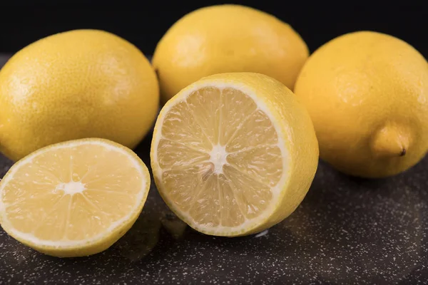 Gelbe Frische Zitronenscheibe Geschnitten — Stockfoto