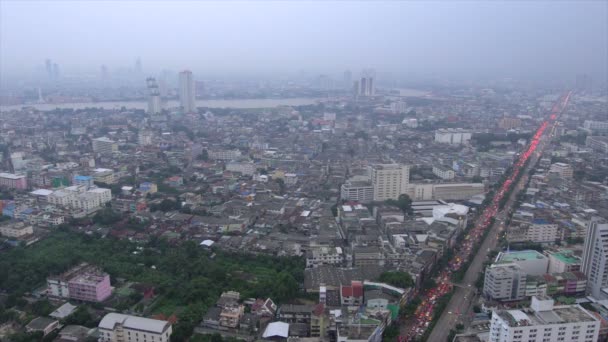 Opstopping in bangkok stad bij avond — Stockvideo