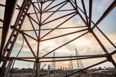 yığın vinç inşaat sitesinde