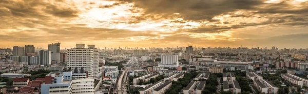 Panorama da cidade de bangkok no crepúsculo — Fotografia de Stock