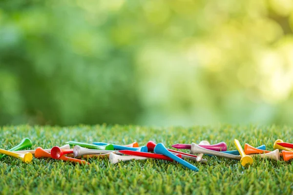 Golfabschlag auf Gras — Stockfoto