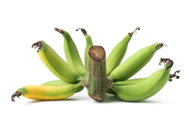 Zelené banány izolované na bílém pozadí — Stock fotografie