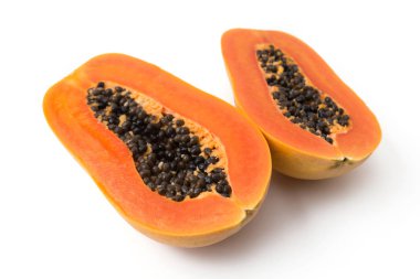 Papaya beyaz arka planda izole edilmiş