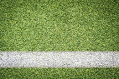 futbol sahası üzerinde beyaz şerit