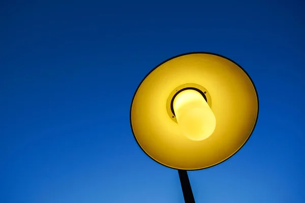 Modern stil lampa — Stockfoto