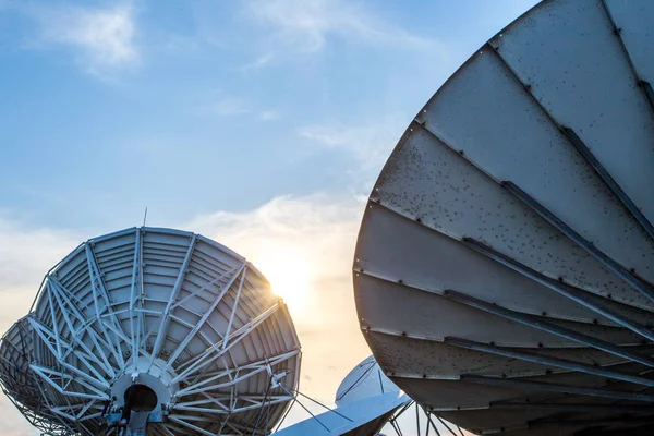 Antenas antenas parabólicas — Foto de Stock