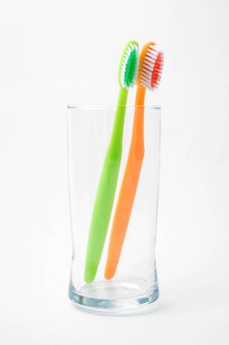 cam diş fırçaları