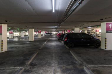 araba park iç alışveriş merkezi