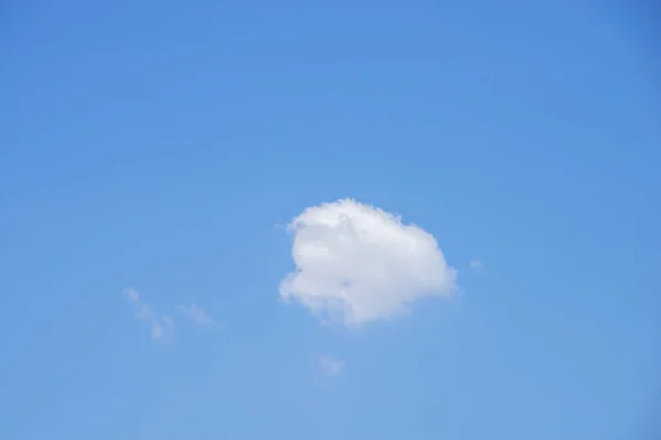 Awan di langit biru — Stok Foto