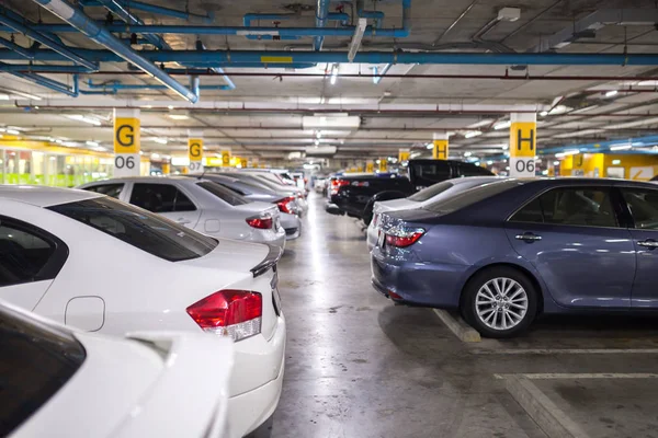 Auto parkeren winkelcentrum interieur — Stockfoto