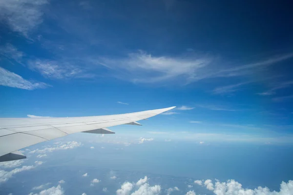 Ala de um avião — Fotografia de Stock