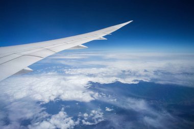 Bir uçağın kanadı