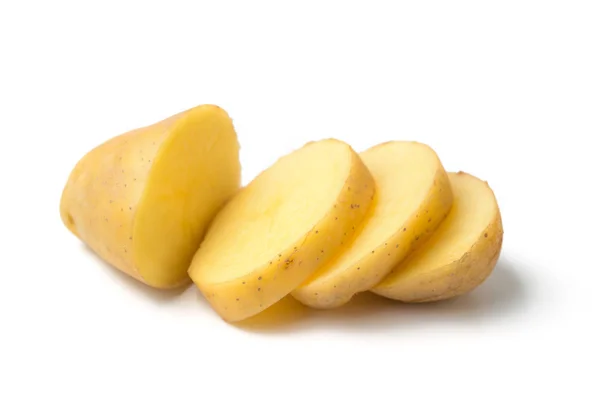 Potatis skivor isolerad på vit bakgrund — Stockfoto