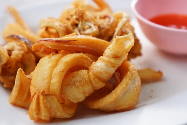 Squid goreng dengan bawang putih — Stok Foto