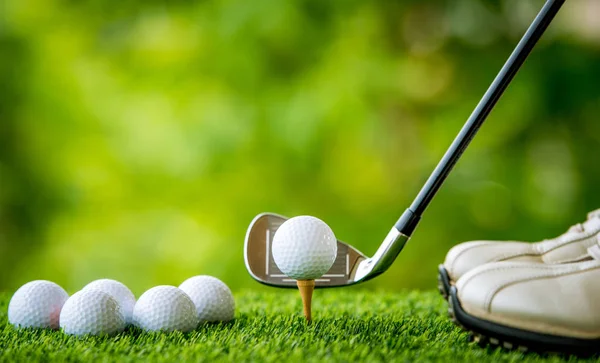 Golf tee off para la práctica —  Fotos de Stock
