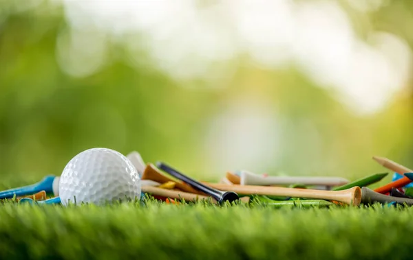 Golf topu tees — Stok fotoğraf