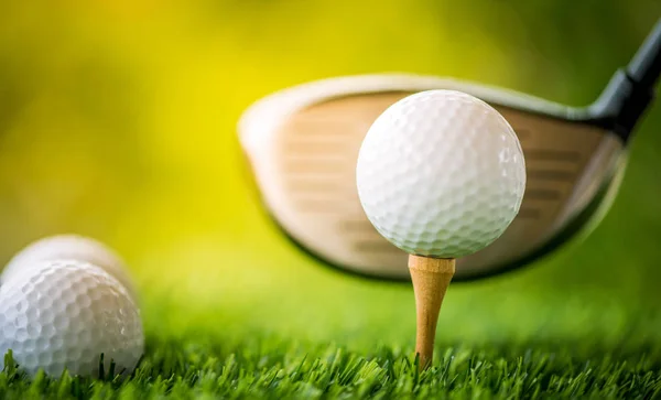 Golf tee off voor de praktijk — Stockfoto