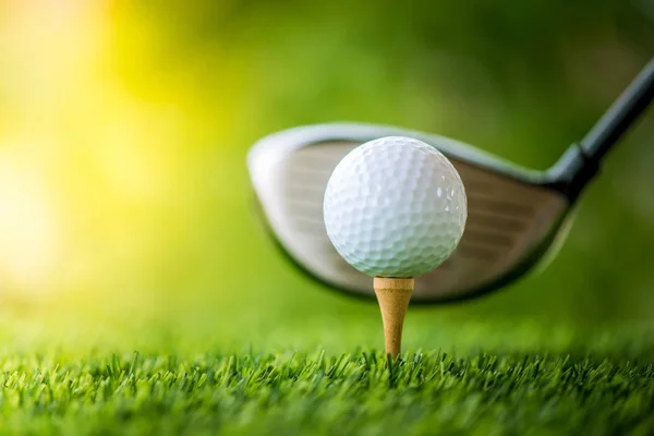 Teeing z golf club — Zdjęcie stockowe