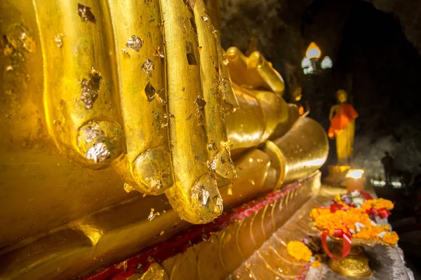 Zlatý buddha ruku — Stock fotografie