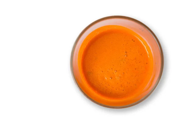 Grama de suco de cenoura isolado no branco com caminho de recorte — Fotografia de Stock