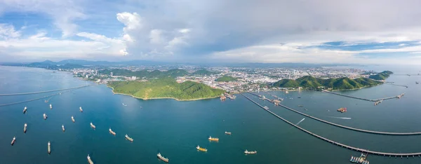 Luchtfoto panorama van verzending vrachthaven op Sriracha Chonburi — Stockfoto