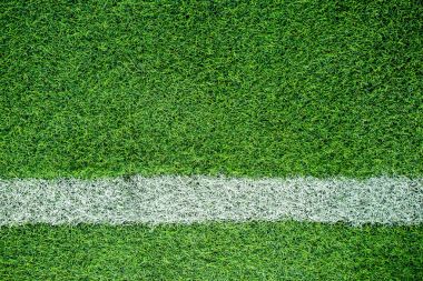 futbol sahası üzerinde beyaz şerit