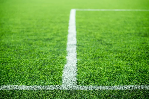 Faixa branca no campo de futebol — Fotografia de Stock