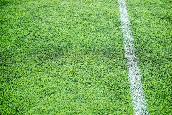 Faixa branca no campo de futebol — Fotografia de Stock