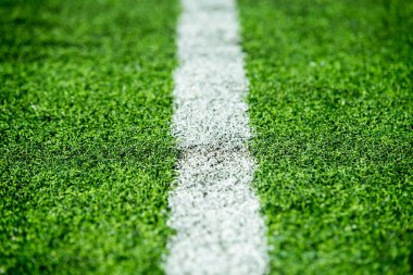 futbol sahası üzerinde beyaz şerit